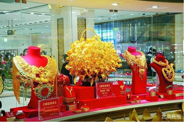 金價向上,金店向下