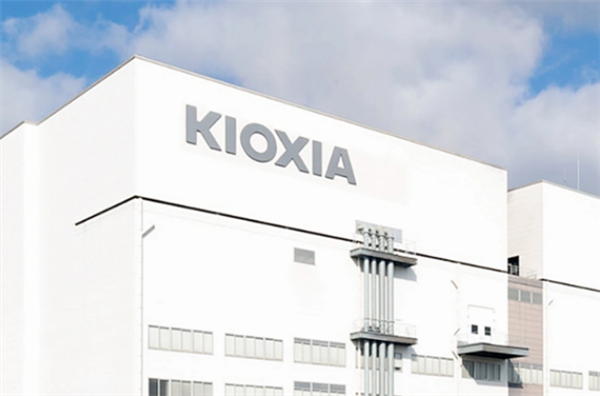 鎧俠量產首款QLC UFS 4.0閃存：讀取速度高達4200