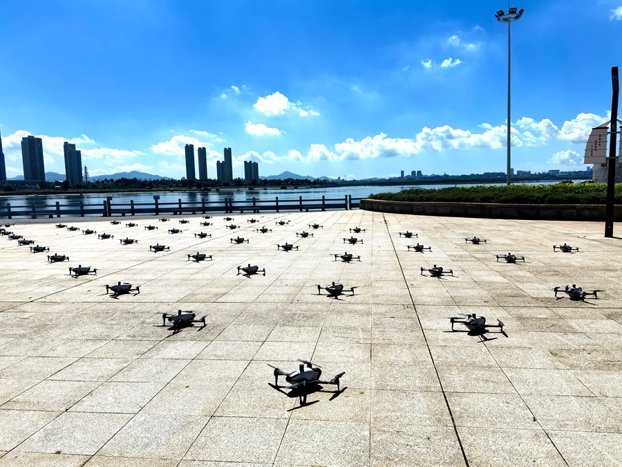 無人機(jī)編隊(duì)表演。主辦方供圖