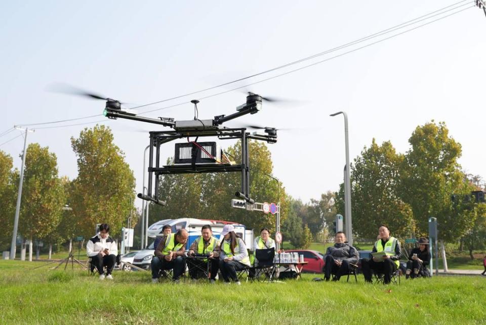 低空經(jīng)濟(jì)再添利器,鋰硫電池電動(dòng)無人機(jī)實(shí)現(xiàn)續(xù)航新突破_低空經(jīng)濟(jì)