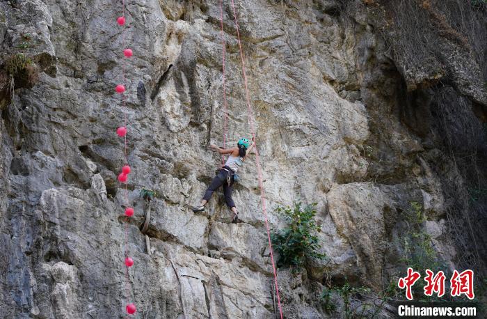 中國首個自然攀巖場地國家標(biāo)準(zhǔn)在廣西陽朔發(fā)布