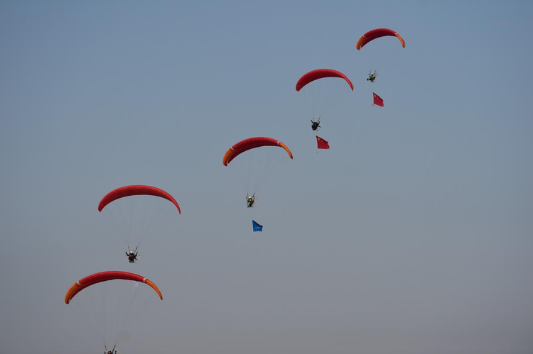 滄州：飛行表演助力發(fā)展低空經(jīng)濟(jì)