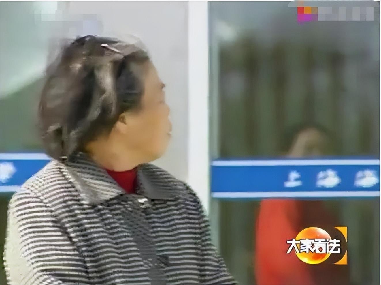 上海研究生帶母上學，卻在宿舍上吊身亡：沒人愿意被臍帶栓一輩子