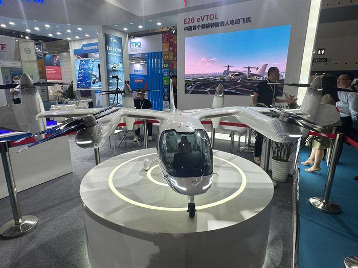 出門(mén)“打飛的”、考證當(dāng)“飛手” 低空經(jīng)濟(jì)有多忙？｜科技觀(guān)察