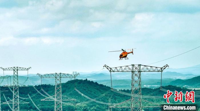 低空經(jīng)濟網(wǎng)2024: 飛行器搖身變成“千里眼” 電力高空作業(yè)