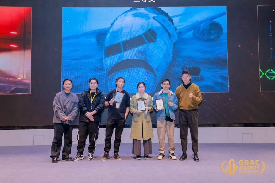 一群人站在一起合影

中度可信度描述已自動生成