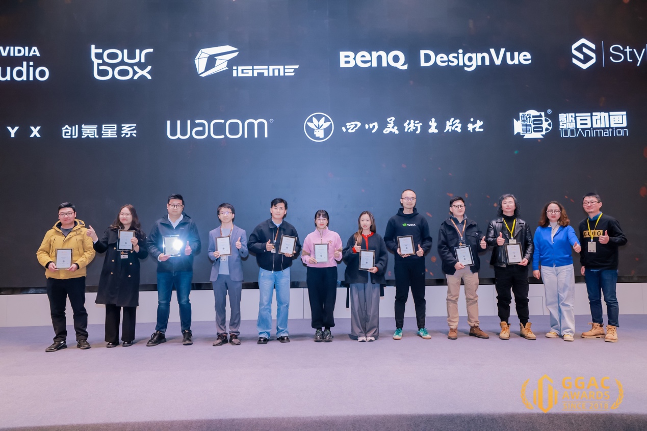 一群人站在臺上

描述已自動生成