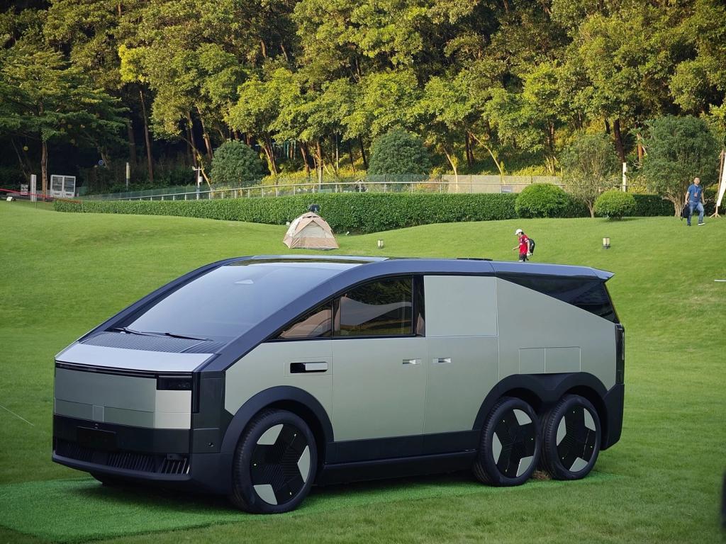 低空經(jīng)濟(jì)2024; 小鵬匯天陸地航母累計(jì)預(yù)訂單超1000臺，將于年底開啟預(yù)售