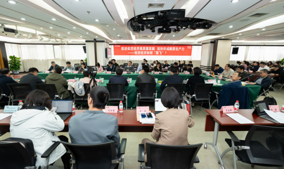 2024低空; 低空經(jīng)濟(jì)萬億元級(jí)市場(chǎng)爆發(fā)在即