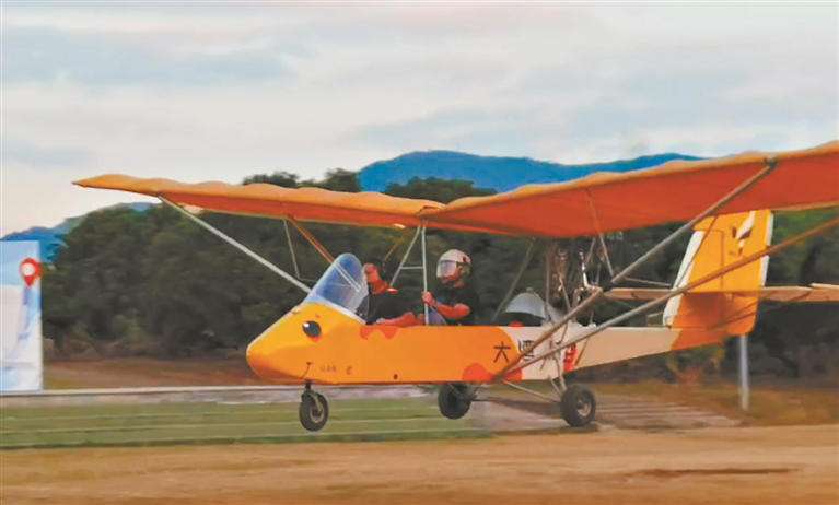 低空： 東莞低空經濟厚街“起飛”：橫崗湖研學教育基地可乘坐輕型運動飛機翱翔天空