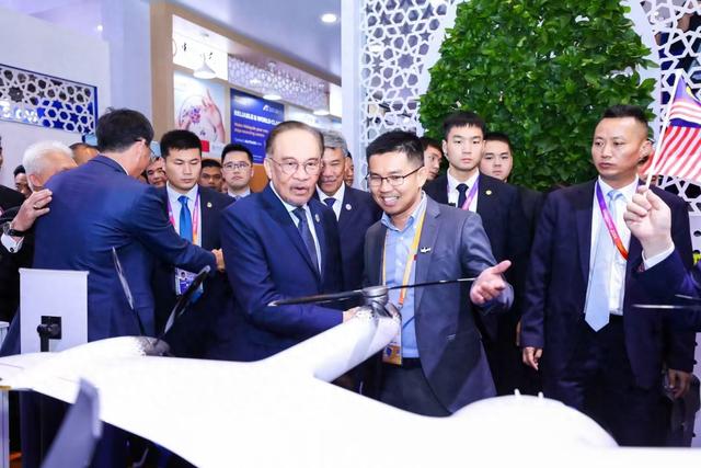 低空經濟網： 家企業首次亮相｜直擊進博會