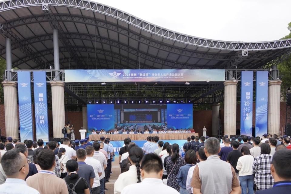 低空經(jīng)濟(jì)2025: 擁抱低空經(jīng)濟(jì)!2024年梅州“融灣杯”行業(yè)無(wú)人機(jī)應(yīng)用技能大賽