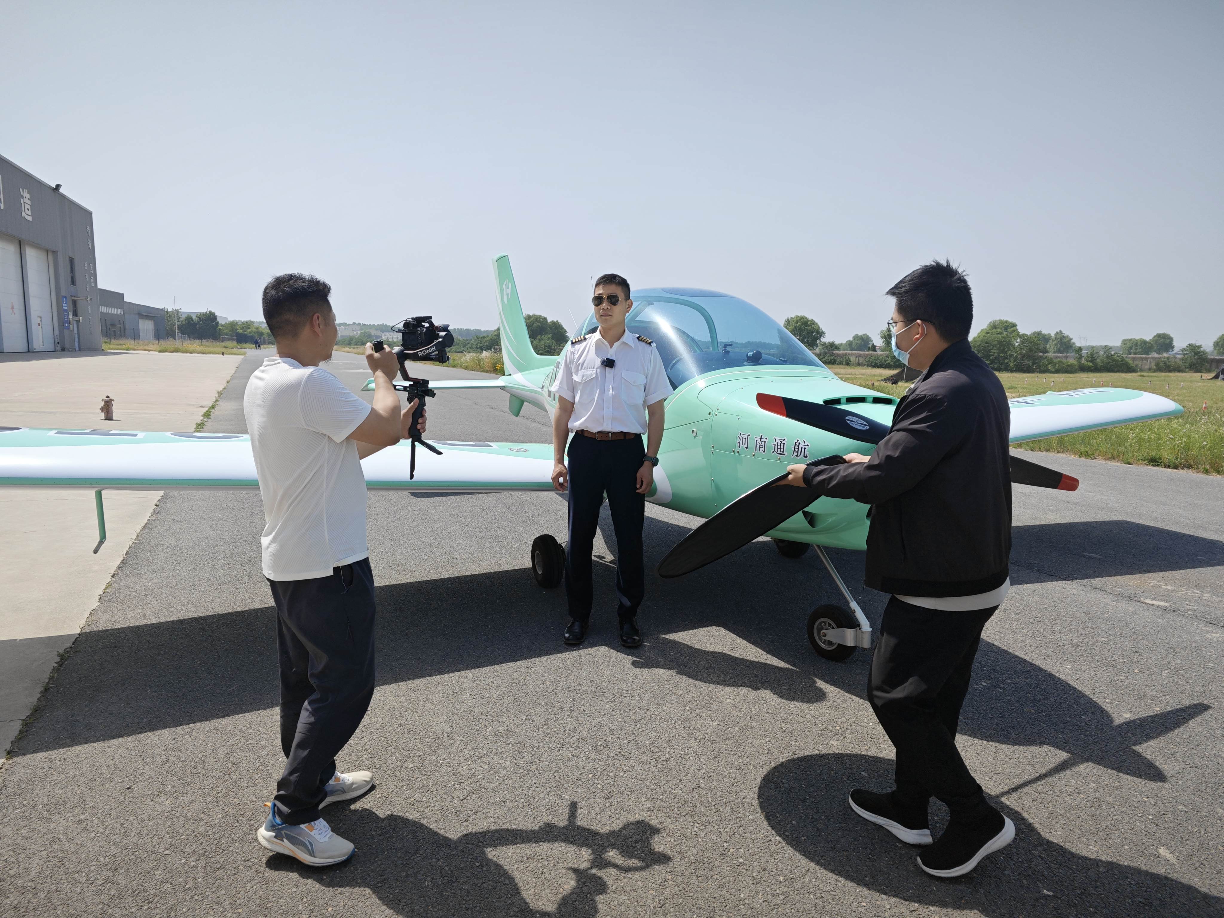 低空： 鄭州市上街區(qū)：新媒體推動(dòng)低空經(jīng)濟(jì)飛出“新賽道”