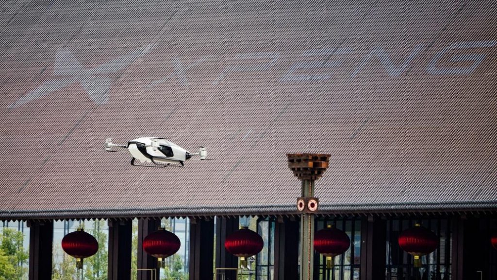 低空經(jīng)濟(jì)2025: 小鵬匯天創(chuàng)始人:現(xiàn)在的低空經(jīng)濟(jì)就像十年前新能源車,未來(lái)是美好