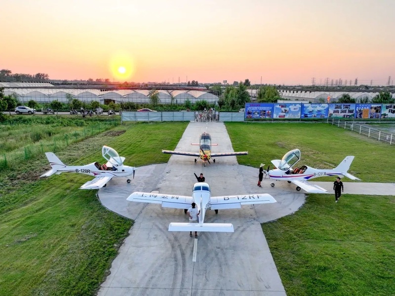 低空經(jīng)濟(jì)網(wǎng)2025: 江蘇宿遷:上線首個(gè)低空經(jīng)濟(jì)三產(chǎn)融合項(xiàng)目,以后來這里可以開飛