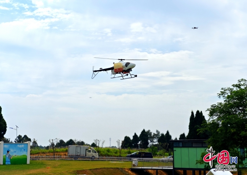 經(jīng)濟(jì)日?qǐng)?bào):中國(guó)航展以硬實(shí)力開(kāi)辟新商機(jī)