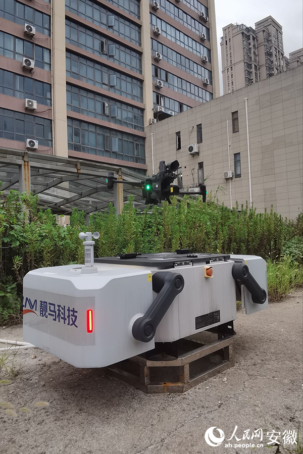 靚馬科技無人機執行飛行任務。人民網胡雨松攝