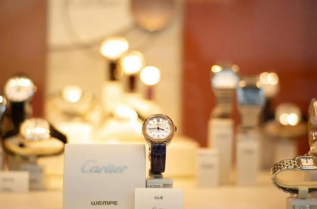 奢侈品集體業(yè)績低迷,連愛馬仕都降價了,問題出在哪了?