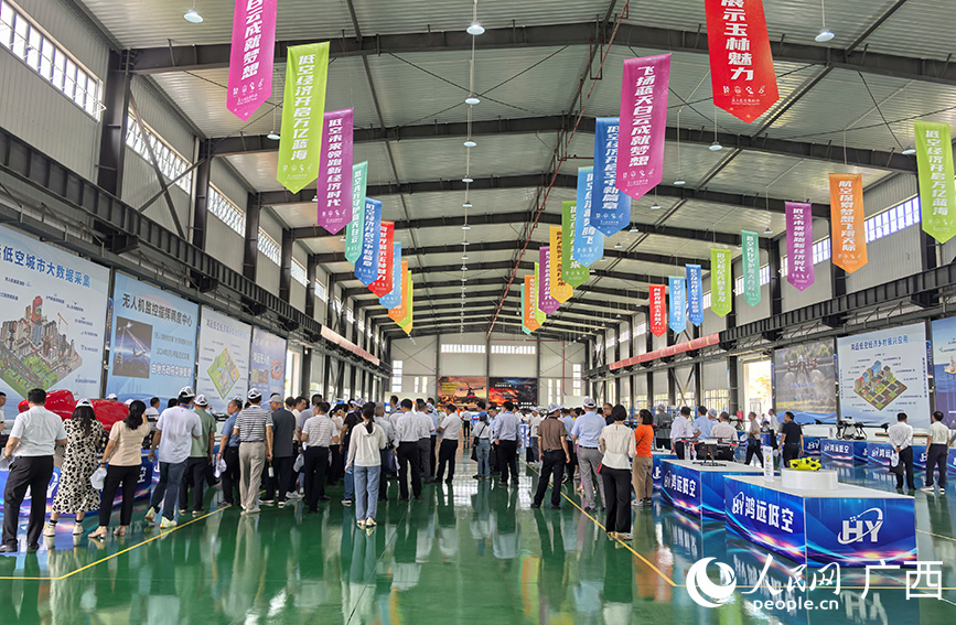 無人機展區(qū)。人民網(wǎng) 付華周攝