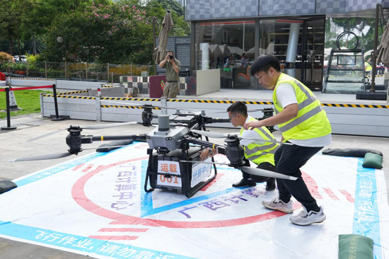 廣西首批低空無人機物流運輸航線在青秀區成功首飛。